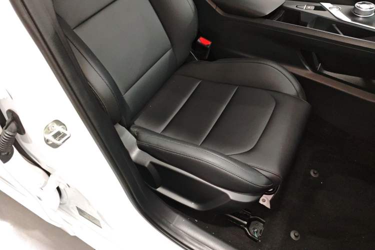 Used Geometry A 2024 410KM Travel Edition Right Front Seat