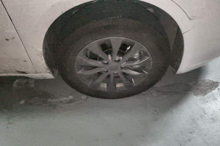 Used Geometry A 2024 410KM Travel Edition Right Front Wheel Hub