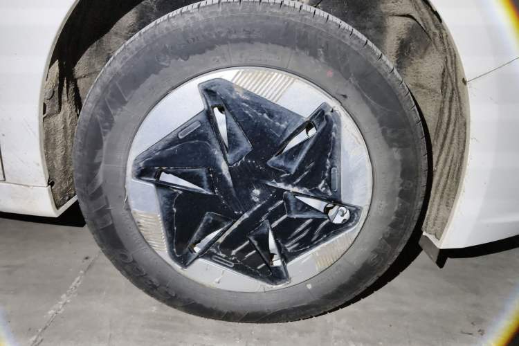 Used Geometry A 2024 500KM Travel Edition Right Front Wheel Hub