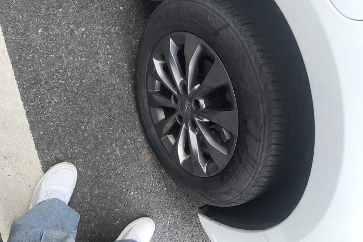 Used Geometry A 2024 410KM Travel Edition Right Front Wheel Hub