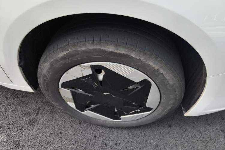 Used Geometry A 2024 500KM Travel Edition Right Front Wheel Hub