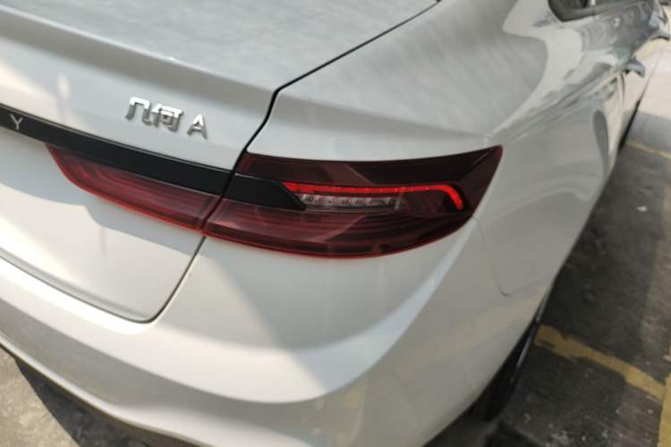 Used Geometry A 2024 410KM Travel Edition Right Rear Taillight