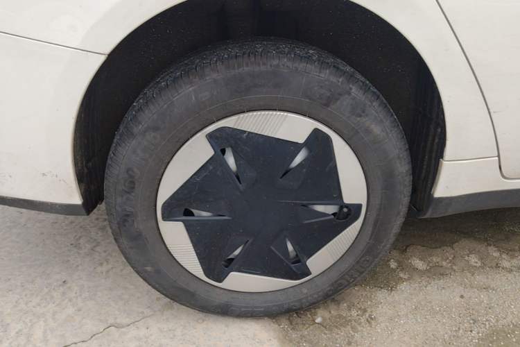 Used Geometry A 2024 410KM Travel Edition Right Rear Wheel Hub