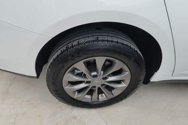 Used Geometry A 2024 410KM Travel Edition Right Rear Wheel Hub