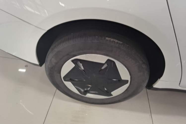Used Geometry A 2024 410KM Travel Edition Right Rear Wheel Hub