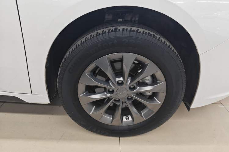 Used Geometry A 2024 410KM Travel Edition Right Rear Wheel Hub