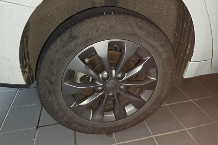 Used Geometry A 2024 410KM Travel Edition Right Rear Wheel Hub