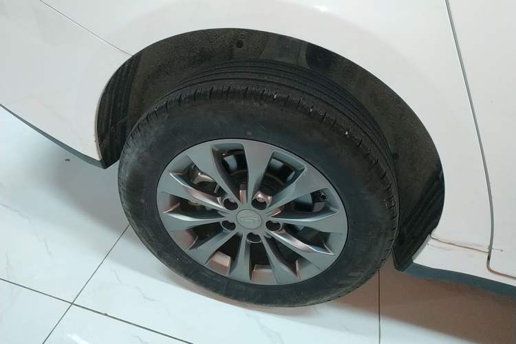 Used Geometry A 2024 410KM Travel Edition Right Rear Wheel Hub