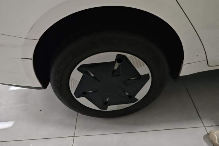 Used Geometry A 2024 410KM Travel Edition Right Rear Wheel Hub