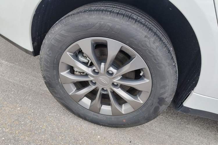 Used Geometry A 2024 410KM Travel Edition Right Rear Wheel Hub