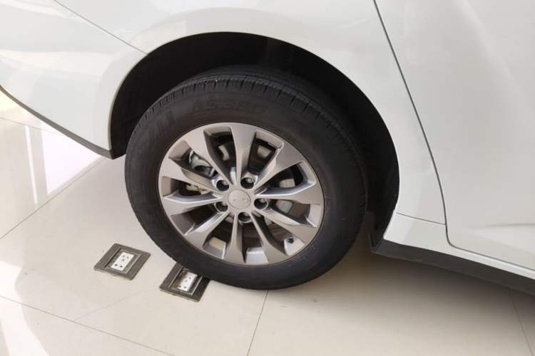Used Geometry A 2024 410KM Travel Edition Right Rear Wheel Hub