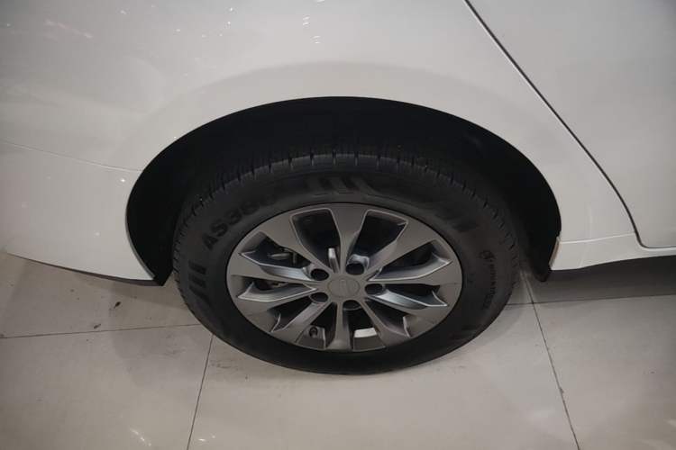 Used Geometry A 2024 410KM Travel Edition Right Rear Wheel Hub