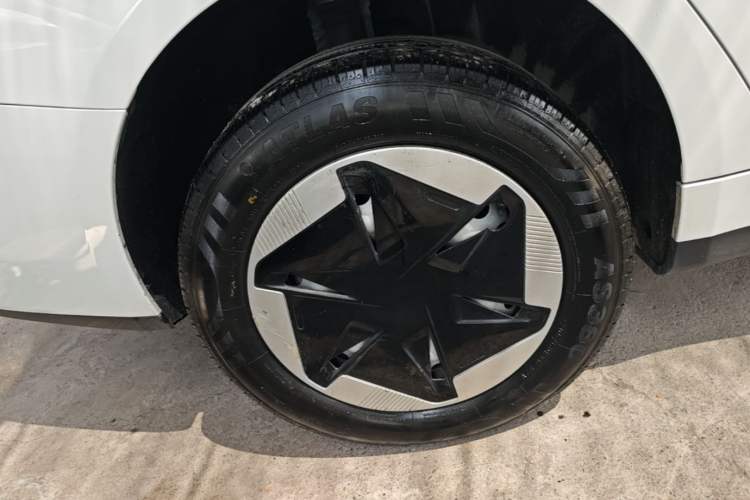 Used Geometry A 2024 410KM Travel Edition Right Rear Wheel Hub