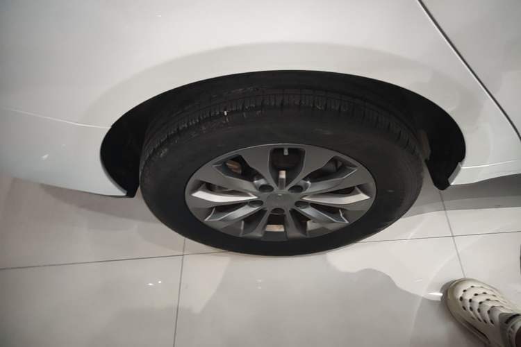 Used Geometry A 2024 410KM Travel Edition Right Rear Wheel Hub