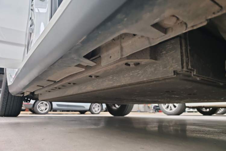 Used Geometry A 2024 410KM Travel Edition Right Side Sill