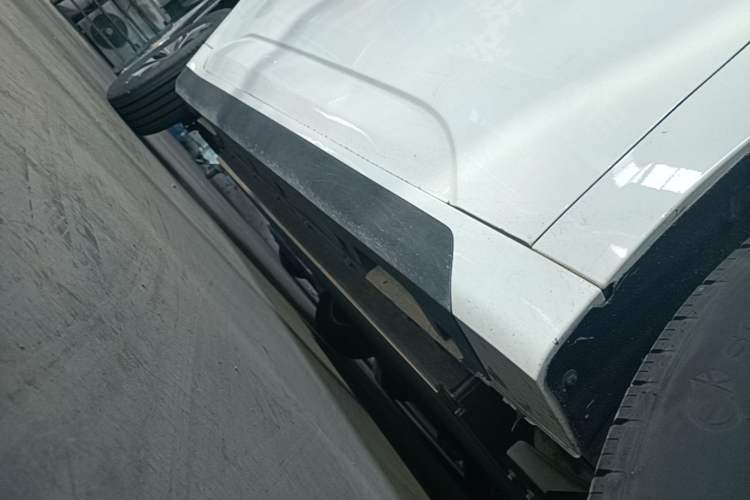 Used Geometry A 2024 410KM Travel Edition Right Side Sill