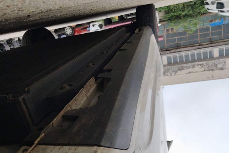 Used Geometry A 2024 410KM Travel Edition Right Side Sill