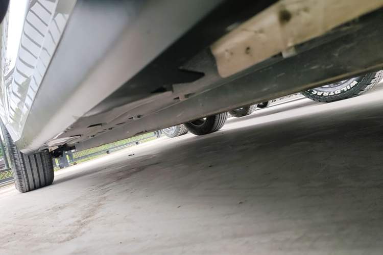 Used Geometry A 2024 410KM Travel Edition Right Side Sill