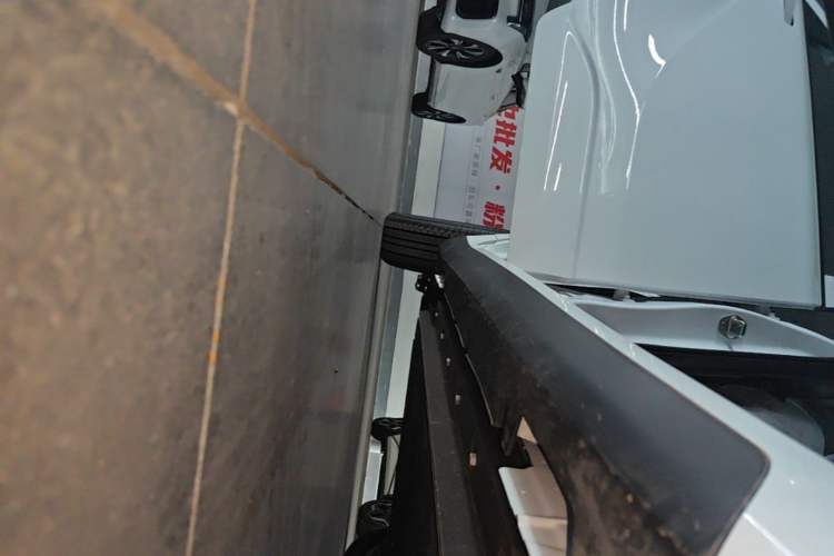 Used Geometry A 2024 500KM Travel Edition Right Side Sill