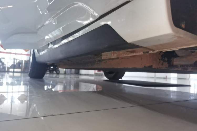 Used Geometry A 2024 410KM Travel Edition Right Side Sill