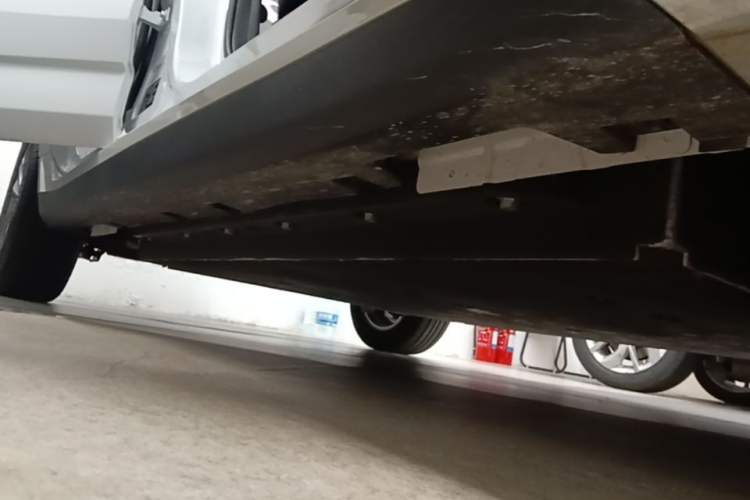 Used Geometry A 2024 410KM Travel Edition Right Side Sill
