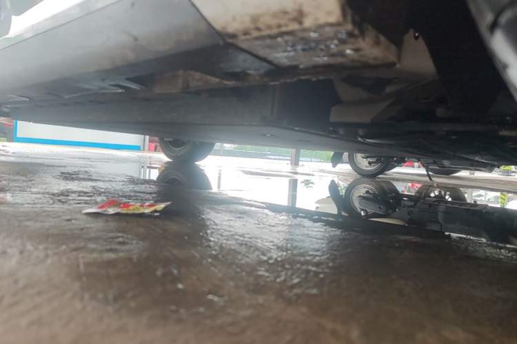 Used Geometry A 2024 410KM Travel Edition Right Side Sill
