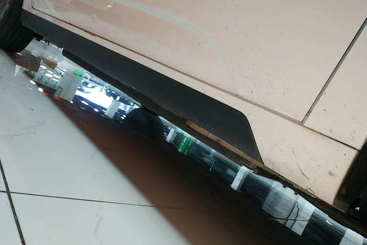 Used Geometry A 2024 410KM Travel Edition Right Side Sill