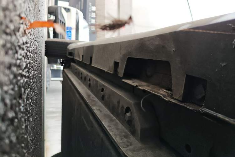 Used Geometry A 2024 500KM Travel Edition Right Side Sill