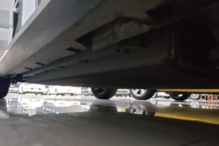 Used Geometry A 2024 410KM Travel Edition Right Side Sill