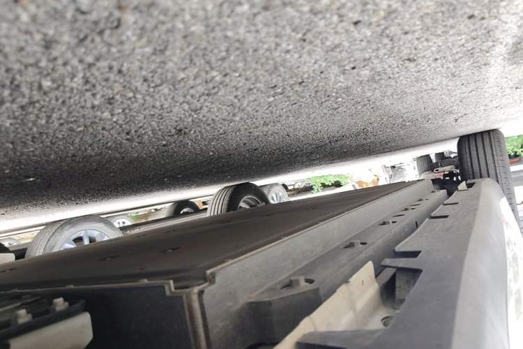 Used Geometry A 2024 410KM Travel Edition Right Side Sill
