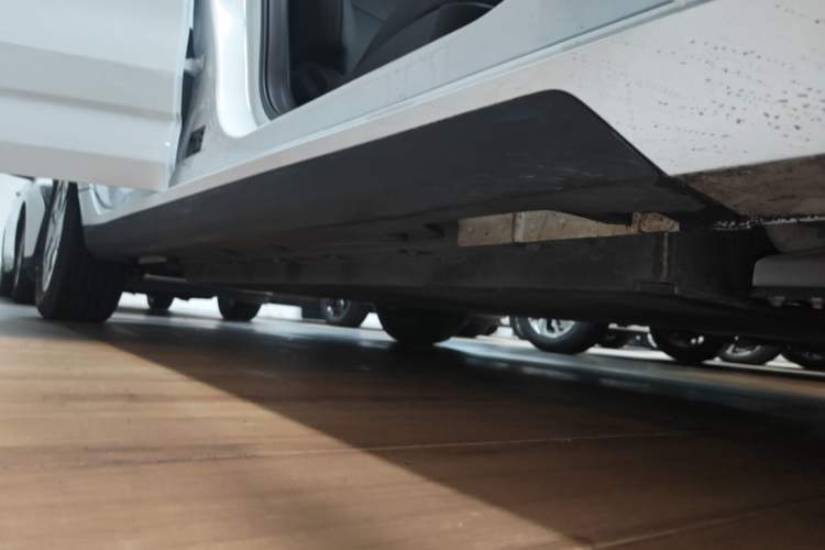 Used Geometry A 2024 410KM Travel Edition Right Side Sill