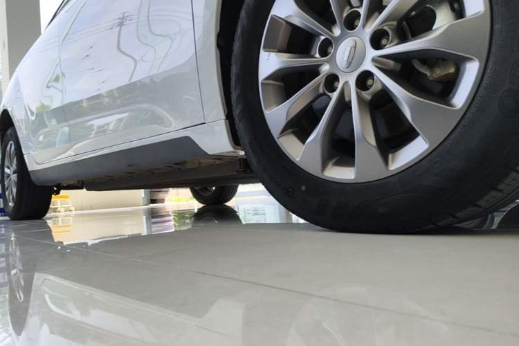 Used Geometry A 2024 410KM Travel Edition Right Side Sill