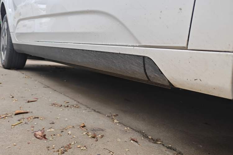 Used Geometry A 2024 410KM Travel Edition Right Side Sill