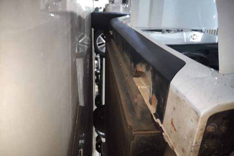 Used Geometry A 2024 410KM Travel Edition Right Side Sill