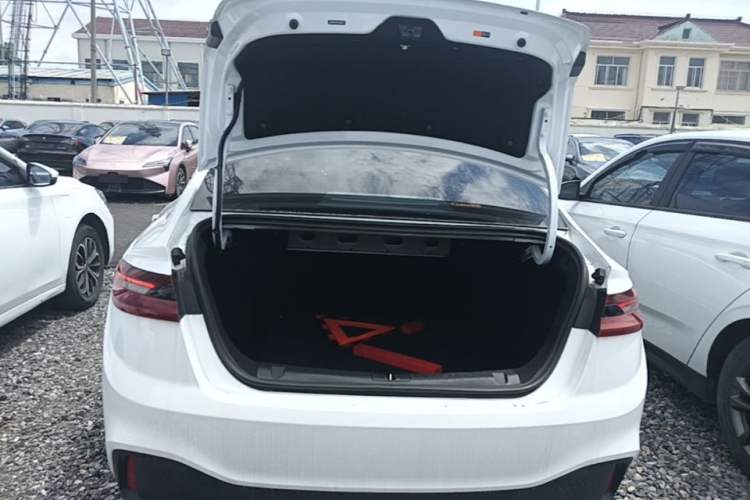 Used Geometry A 2024 500KM Travel Edition Trunk