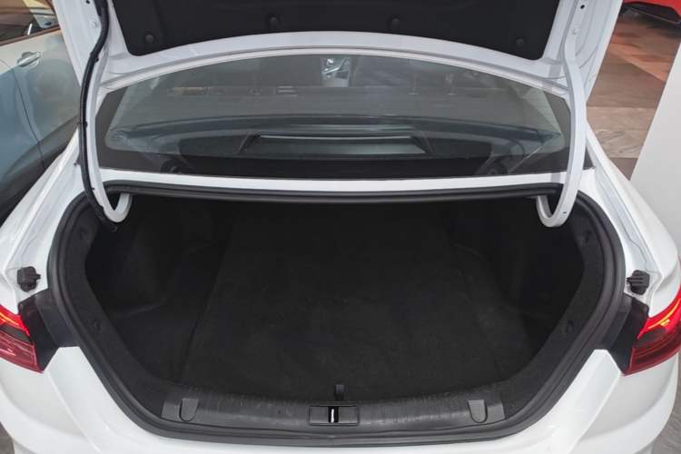 Used Geometry A 2024 410KM Travel Edition Trunk