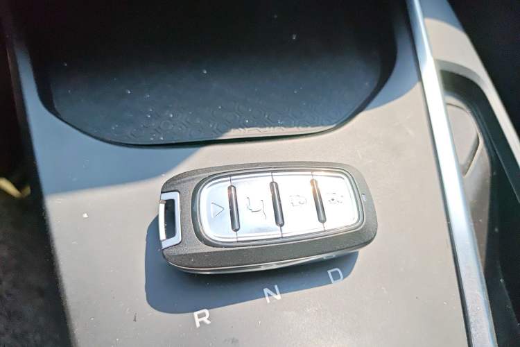 Used Geometry A 2024 410KM Travel Edition Vehicle Key
