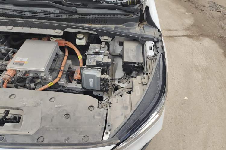 Used Geometry C 2022 Blueberry C400 Engine Bay Left