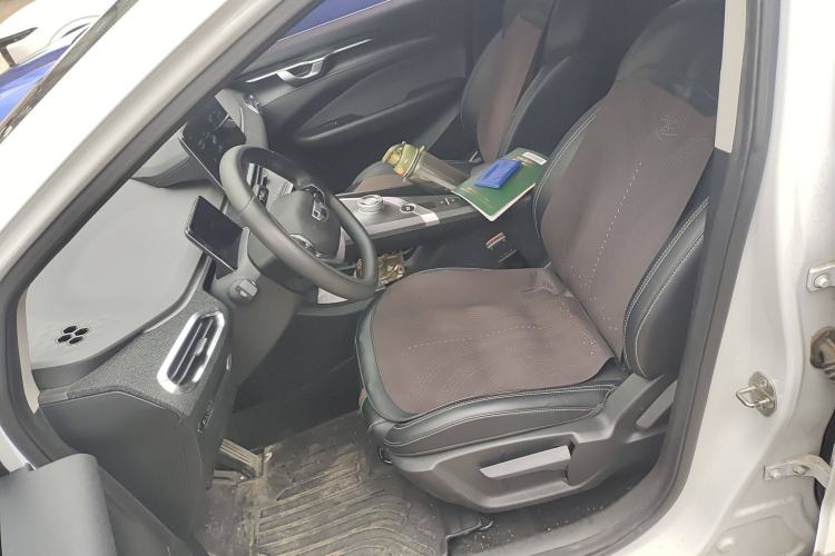 Used Geometry C 2022 Blueberry C400 Left Front Seat