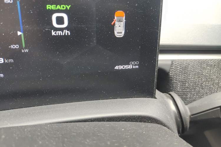 Used Geometry C 2022 Blueberry C400 Odometer Close Up
