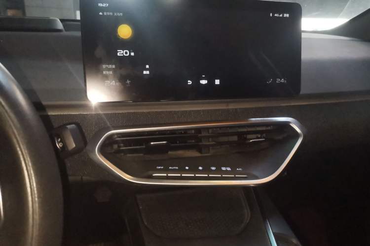 Used Geometry C 2020 Premium Range Version 400 KM C+ Audio And AC Panel