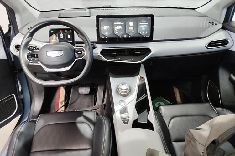 Used Geometry C 2020 Selected Range Edition 550 KM C++ Center Console