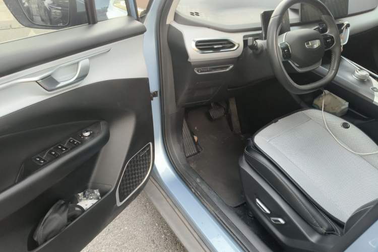 Used Geometry C 2020 Selected Range Edition 550 KM C++ Driver Seat