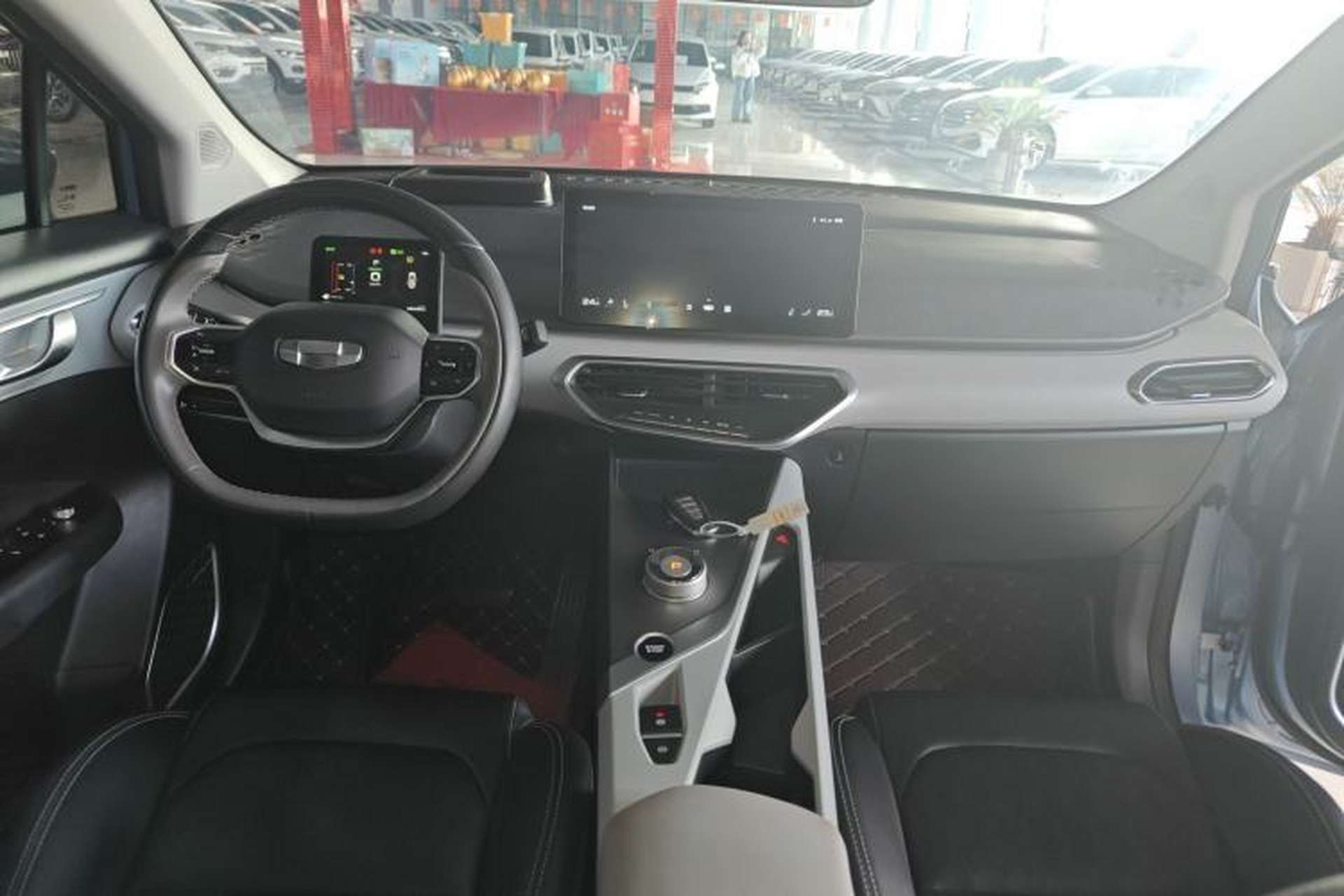 Used Geometry C 2020 Premium Range Edition 400 KM C+ Pro Interior 2
