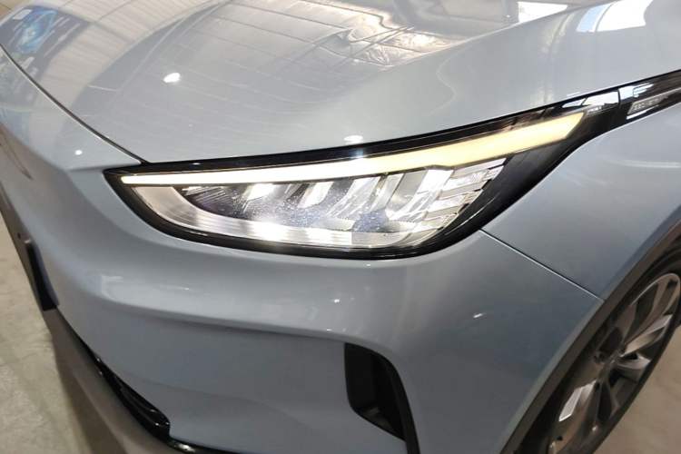 Used Geometry C 2020 Selected Range Edition 550 KM C++ Left Front Headlight