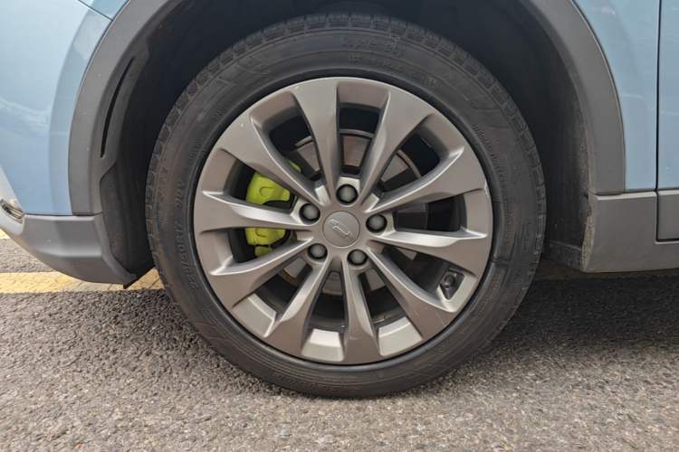 Used Geometry C 2020 Selected Range Edition 550 KM C++ Left Front Wheel Hub