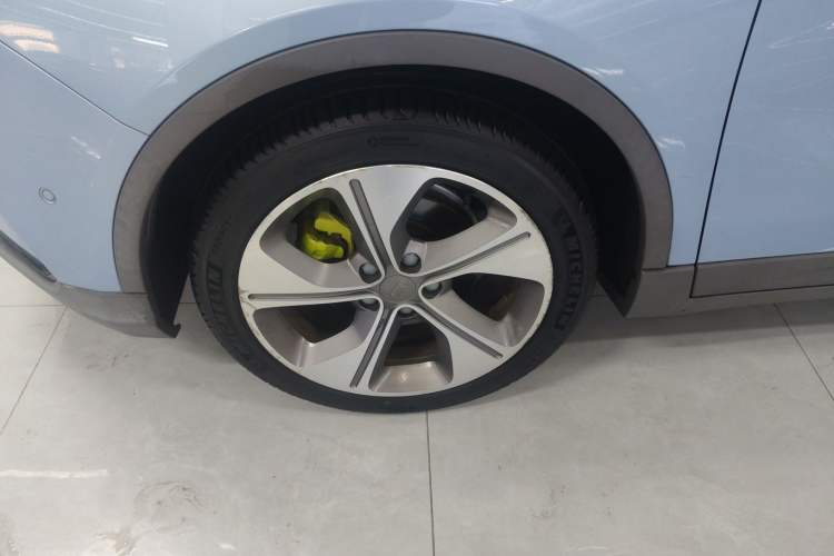Used Geometry C 2020 Selected Range Edition 550 KM C++ Pro Left Front Wheel Hub