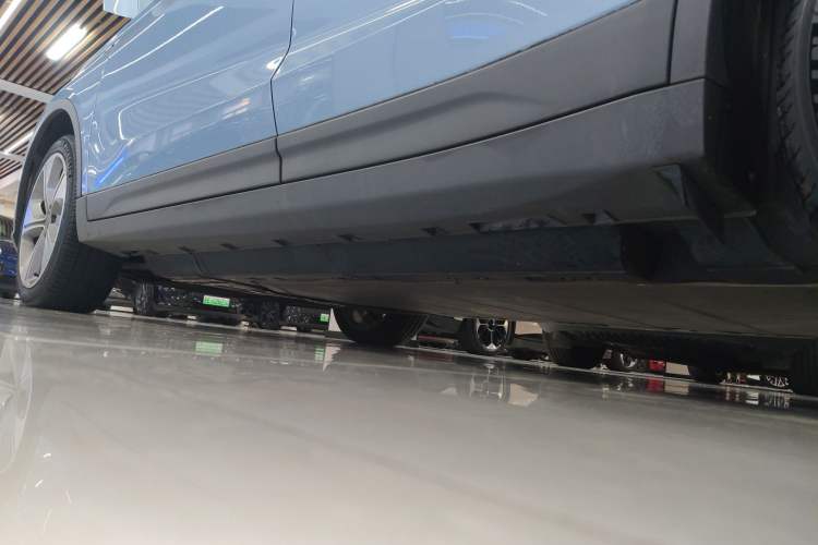 Used Geometry C 2020 Selected Range Edition 550 KM C++ Pro Left Side Sill