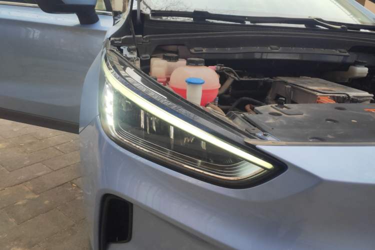 Used Geometry C 2020 Premium Range Version 400 KM C Right Front Headlight