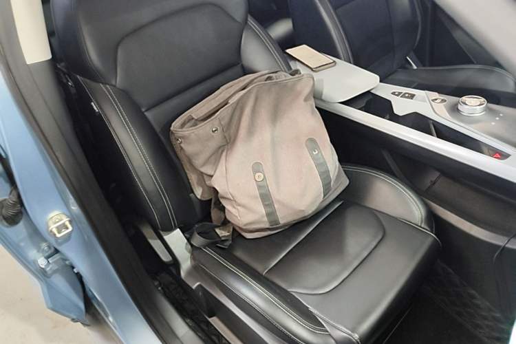 Used Geometry C 2020 Selected Range Edition 550 KM C++ Right Front Seat